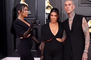 Los fanáticos de Kourtney Kardashian piensan que está EMBARAZADA después de la cita de los Grammy de Travis Barker