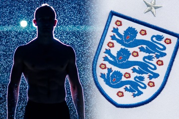 As de fútbol de Inglaterra en complot de chantaje de £ 30,000 después de dormir £ 150 escolta trans