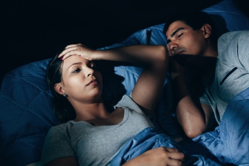 Soy un experto en sueño: el truco inusual de la siesta que hará que dejes de roncar