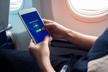 El truco del iPhone te permite enviar mensajes a tus amigos cuando viajas, incluso con el modo avión activado
