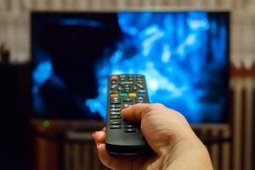 Estás usando el control remoto de tu TV INCORRECTO - 3 cosas que pueden interferir con el control