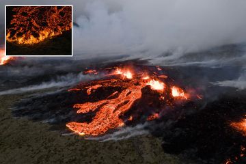 Un volcán en erupción arroja 