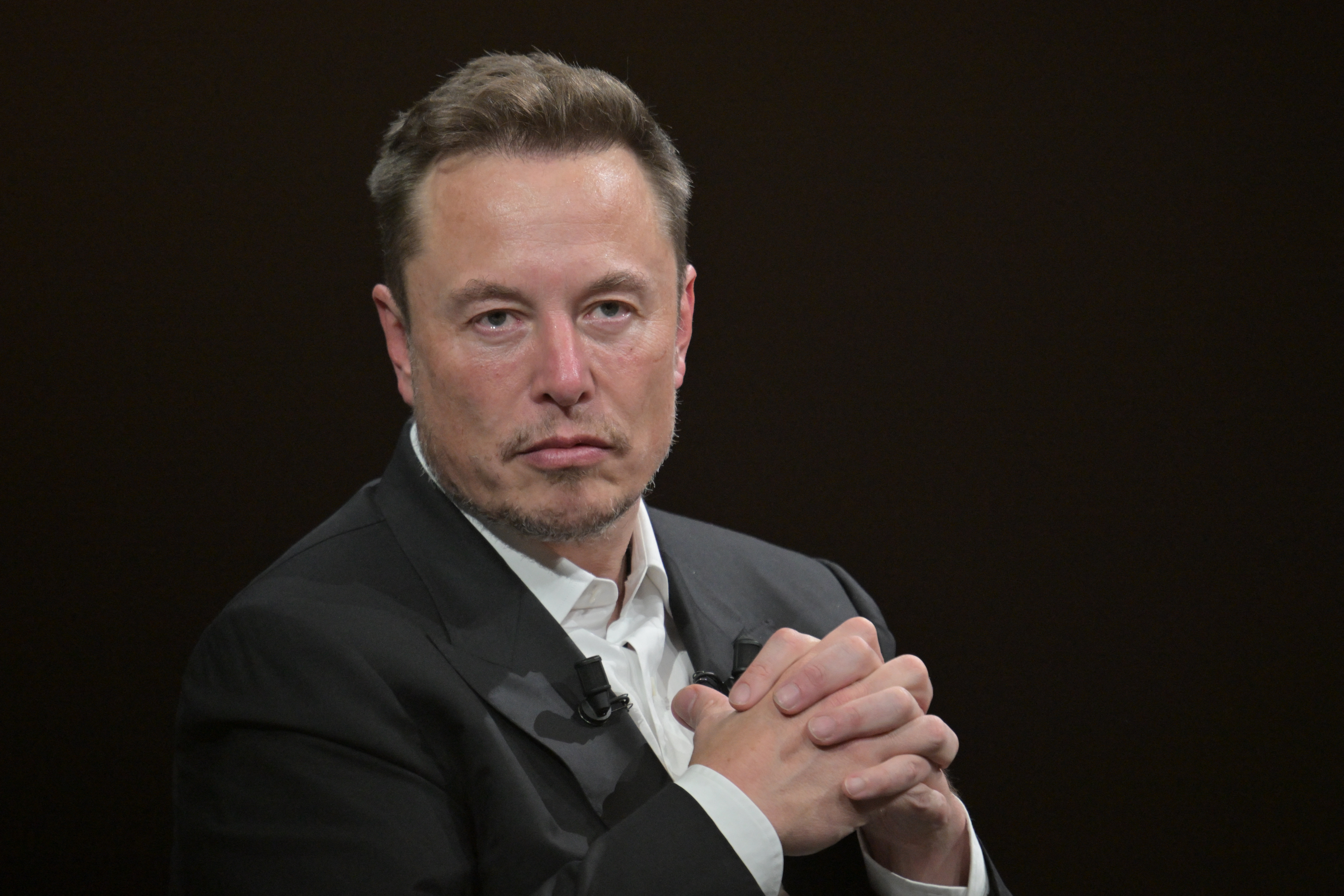 El CEO de Twitter, Elon Musk, ha sido criticado por los usuarios después de anunciar que la plataforma limitaría la cantidad de mensajes privados que los usuarios no verificados pueden enviar diariamente.